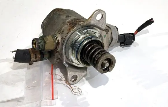 Volkswagen Golf Plus Fuel injection high pressure pump 03C127026M