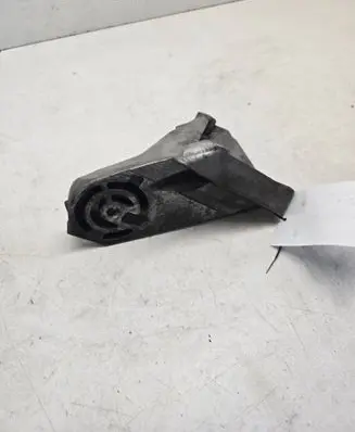 Volvo V70 Engine mounting bracket 9209959