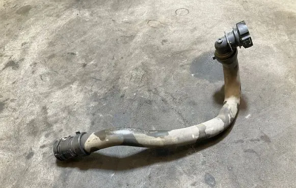 Peugeot Partner III Engine coolant pipe/hose 9803986980