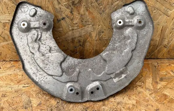 Mercedes-Benz E W213 Front brake disc dust cover plate A0004213520 A2133300102
