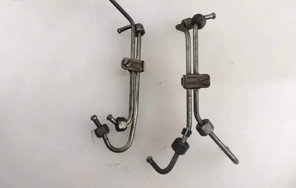 Volkswagen Golf IV Fuel injector supply line/pipe 