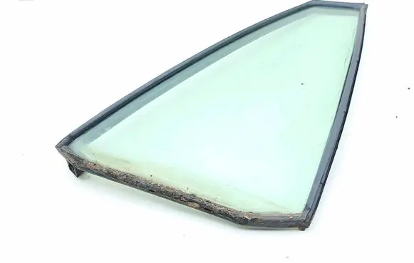 Toyota RAV 4 (XA20) Rear vent window glass 6818842020