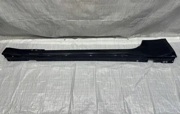 Maserati GranTurismo Front sill trim cover L106075S31811