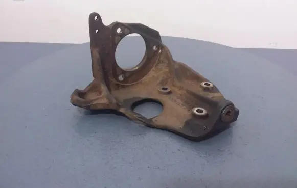 Volkswagen PASSAT B5.5 Engine mount vacuum valve 074130147C