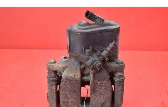 Volkswagen PASSAT B6 Rear brake caliper 