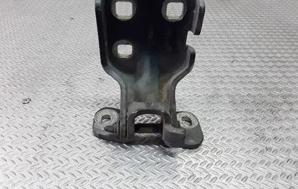 Chrysler Voyager Front door upper hinge
