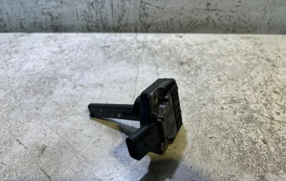 Volkswagen Golf V Oil level sensor 06E907660