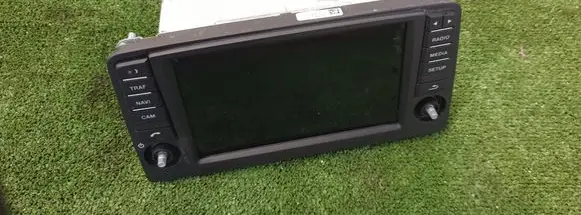 Radio/GPS head unit trim
