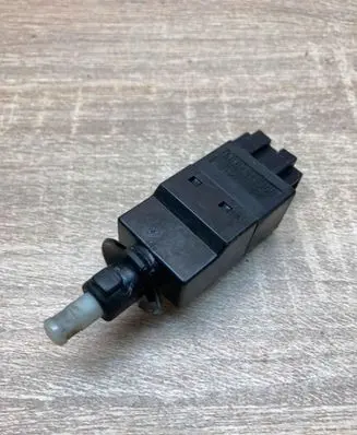 Mercedes-Benz E W211 Brake pedal sensor switch 0015454009