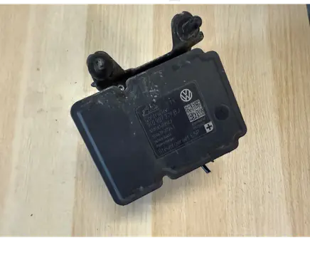 Volkswagen Golf VI ABS Pump 1K0907379BJ 1K0614517DM