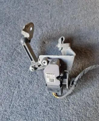Volvo S90, V90 Rear air suspension level height sensor 31681291 31476759