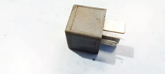Volkswagen PASSAT B5 Other relay 8D0951253