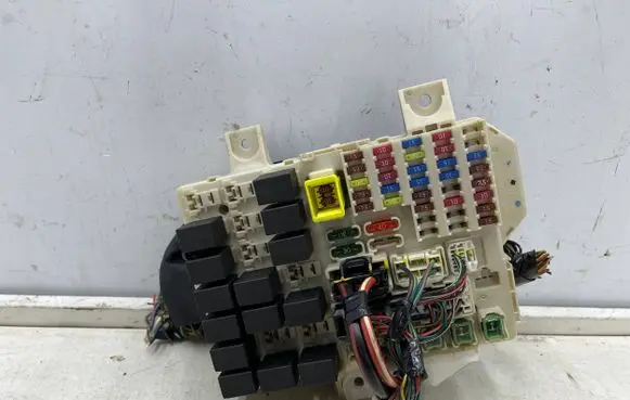 Mitsubishi Colt Fuse box set mn108319 8637a151 5wk45103c
