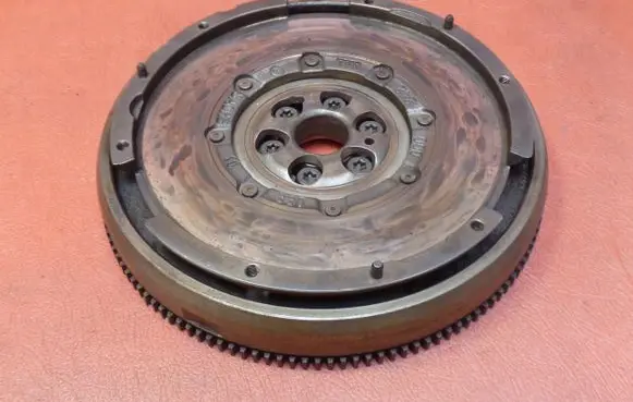 Peugeot 3008 I Flywheel 9671073880