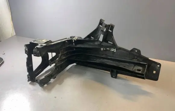 Headlight/headlamp mounting bracket