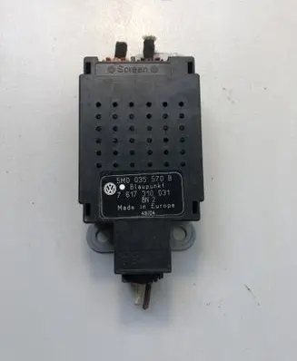 Volkswagen Golf VI Aerial antenna amplifier 5M0035570B