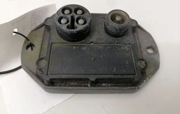 Mercedes-Benz E W123 Ignition amplifier control unit 0025451832