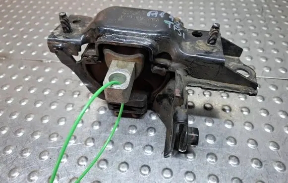 Seat Ibiza IV (6J,6P) Engine mount bracket S27705764 6Q0199555AR