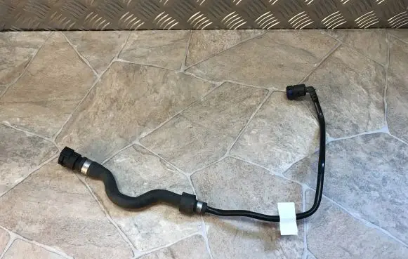 BMW 7 F01 F02 F03 F04 Engine coolant pipe/hose 7575435