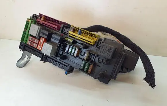 Mercedes-Benz C W204 Fuse module 168298