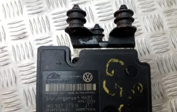 Volkswagen Golf V ABS Pump 1K0907379N 1K0614117F