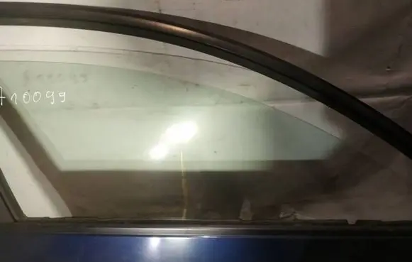 Nissan Primera Front door window glass four-door as2