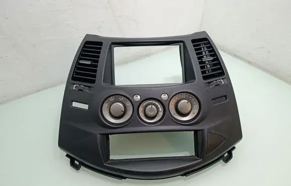 Mitsubishi Grandis Climate control unit MN157315