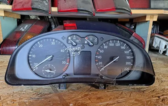 Volkswagen PASSAT B5 Speedometer (instrument cluster) 3B0919890BX 110208777