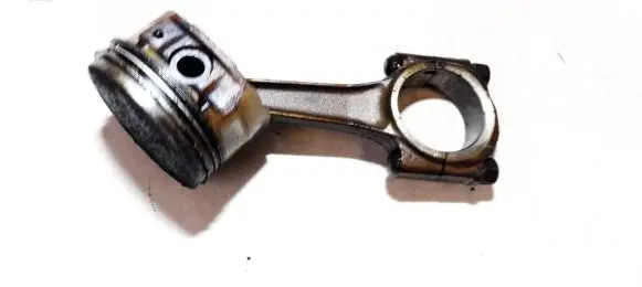 Citroen Xsara Piston with connecting rod