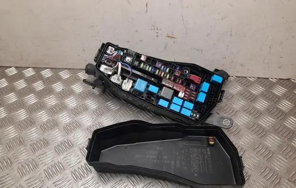 Lexus ES VII XZ10 Fuse box set 8262033140