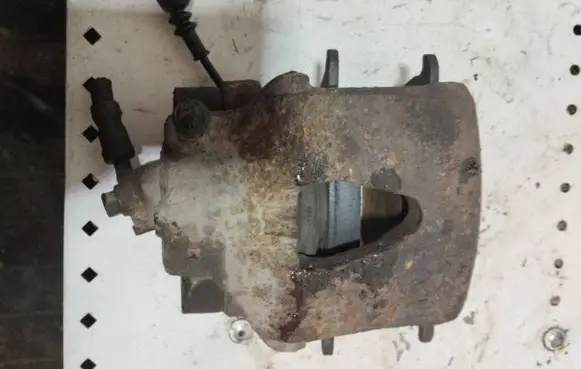 Skoda Octavia Mk2 (1Z) Front brake caliper