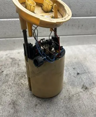 BMW 1 E81 E87 Fuel injection high pressure pump 6763886