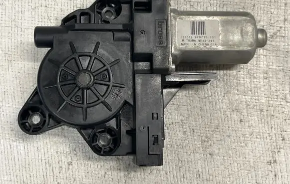 Volvo V70 Front door window regulator motor WR12291 091019 970713101