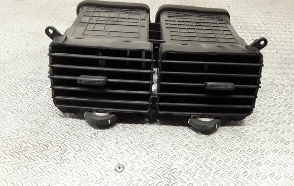 KIA Sportage Dash center air vent grill KM84810A 80335148