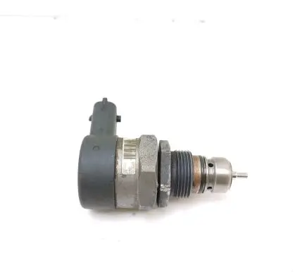 Volvo V70 Fuel pressure regulator 30777576 0281002712
