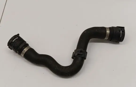 Engine coolant pipe/hose