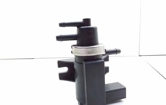 Volkswagen PASSAT B5 Turbo solenoid valve 1J0906627