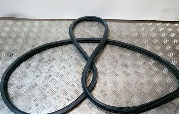 Porsche Cayenne (92A) Front door rubber seal 7P0867365
