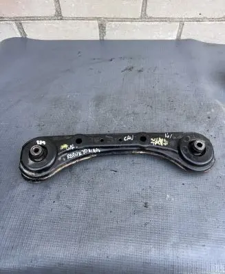 Honda CR-V Rear differential/diff mount bracket 