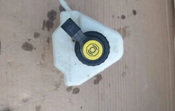 Audi Q7 4L Master brake cylinder 0335038762