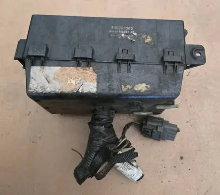 Ford Focus Fuse module 98AG14A067CE 518261300