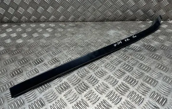 Mercedes-Benz E A207 Windshield trim A2076901462 482862