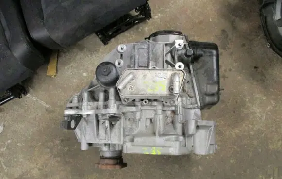 Ford Focus Front bumper upper radiator grill 548