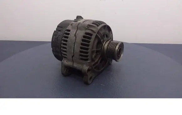 Volkswagen PASSAT B4 Generator/alternator 0123515020