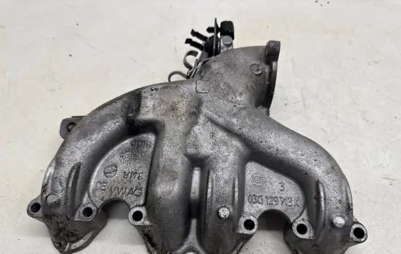 Volkswagen PASSAT B6 Intake manifold 03G129713K