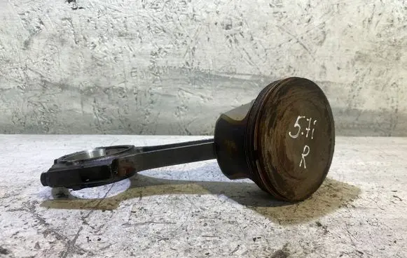 Dodge Challenger Piston with connecting rod