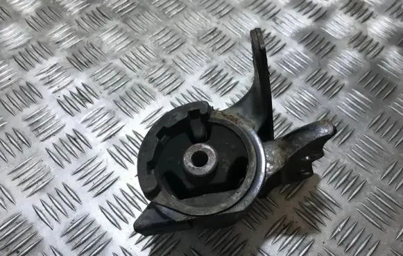 Mazda 6 Engine mount bracket