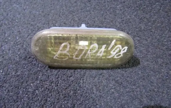 Volkswagen Bora Front fender indicator light 1j5949117