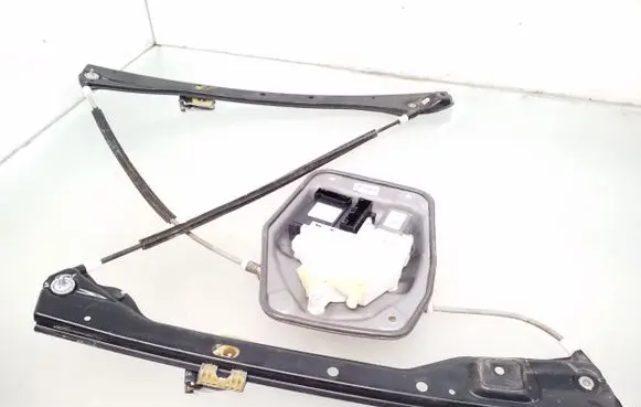 Volkswagen Golf Plus Front door window regulator with motor 5M0837462 5M1837402G 1K0959792K