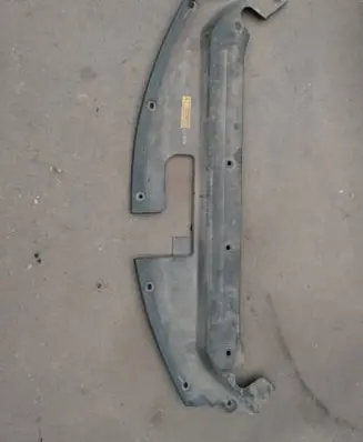 Engine bonnet/hood lock trim molding